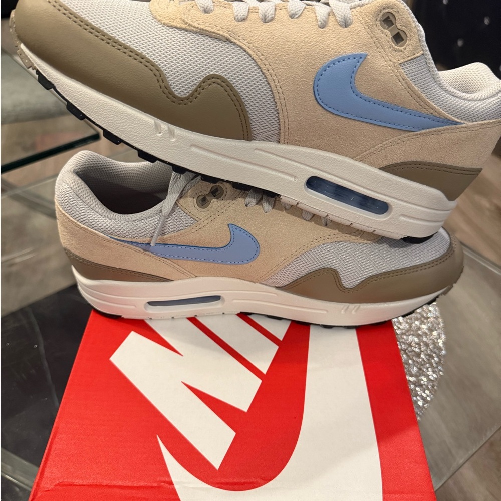 New Mens 10.5 Nike Air Max 1 ESS- Light Bone/ Psychic Blue. Original Box - Picture 7 of 8